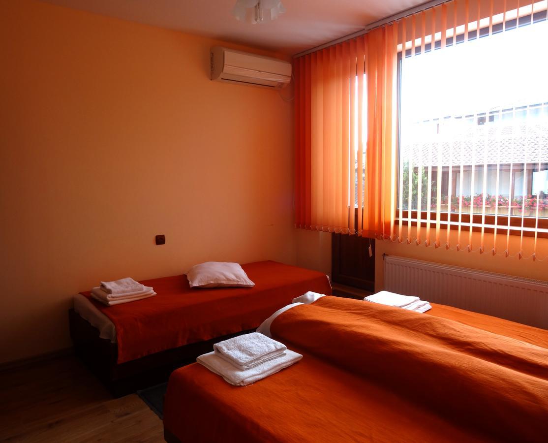 Family Hotel Rose Pavel Banja Exteriér fotografie